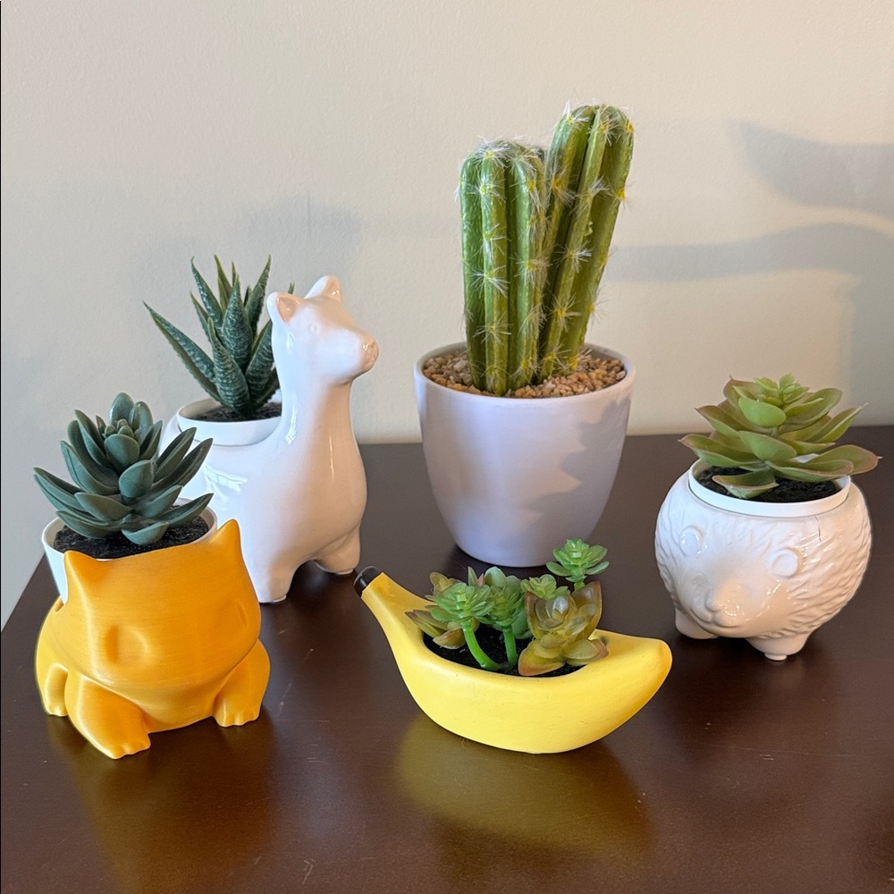 Lot of Small Artificial Succulents and Pots.
